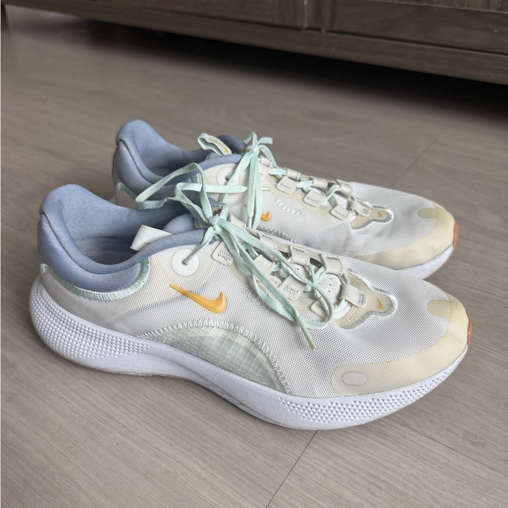 Nike Women's Cream & Pale Blue Athletic Sneakers with Yellow Swoosh